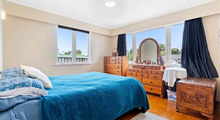 Beautiful 3 bedroom home - Photo 2