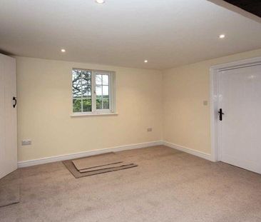 2 bedroom character property to rent - Photo 3