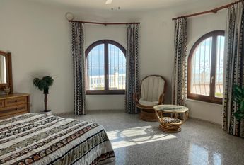 LONG TERM RENTAL. Beachfront villa for rent in Cumbre del Sol