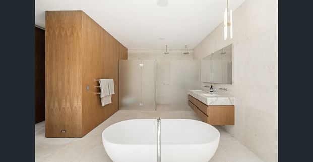 Sumptuous harbourside residence with stunning water views - Photo 1