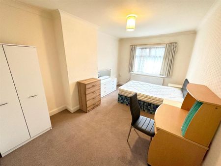 3 bedroom flat to rent - Photo 3