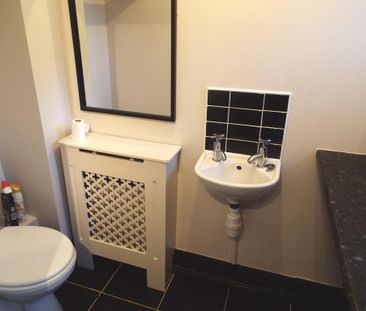 2 bedroom terraced house to rent - Photo 4