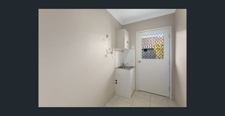 Spacious Family Home in Heathwood - Photo 4