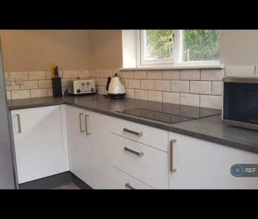 1 bedroom in a house share to rent - Photo 5