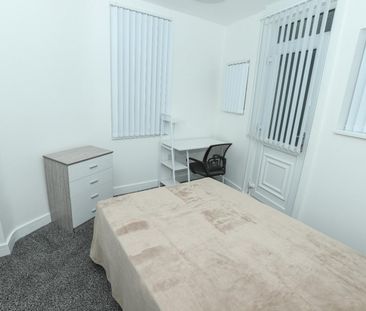 4 bedroom House To Let - Photo 4