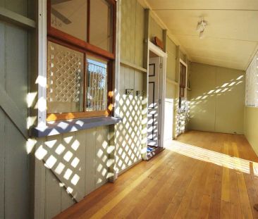 “Charming Greenslopes Cottage - Cute, Cozy &amp; Convenient” - Photo 2