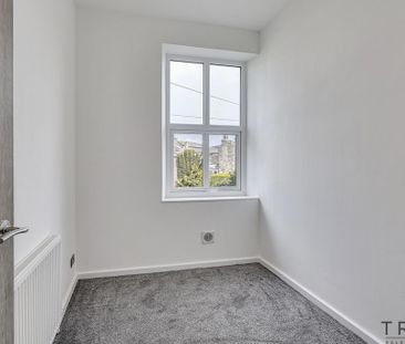 2 bedroom end of terrace house to rent - Photo 6