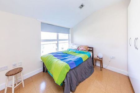 Located in a prime location in Islington and close to a station and amenities - Photo 4