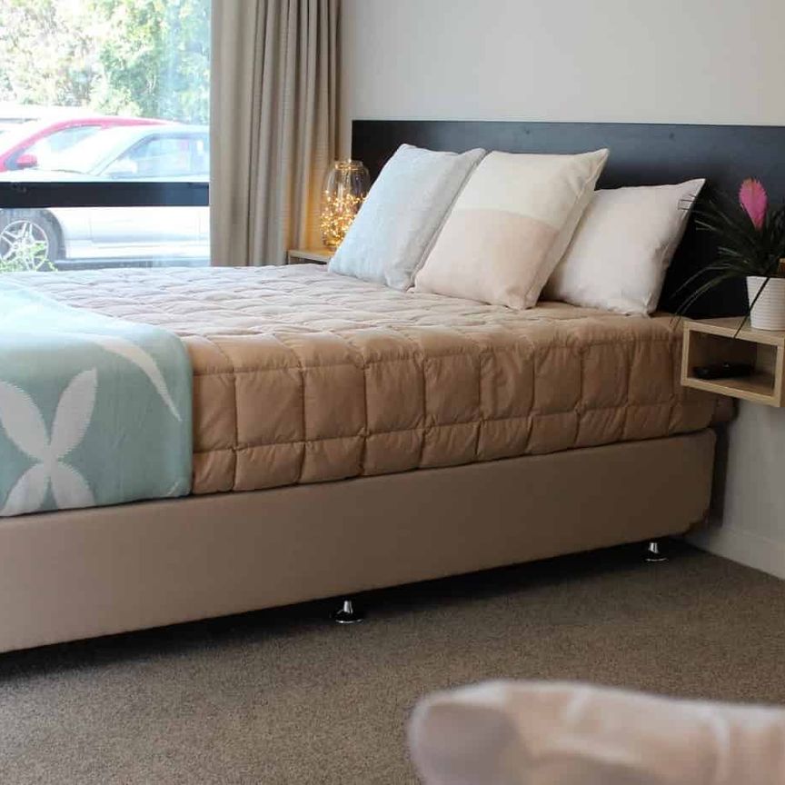 Spacious and Modern Studio Apartment in Papatoetoe - Photo 1