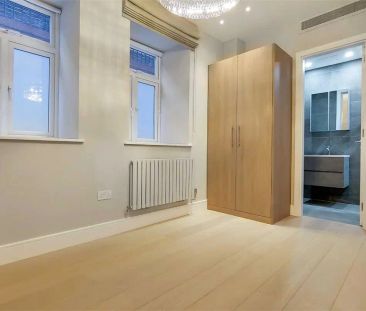 3 bedroom flat in Hampstead - Photo 2