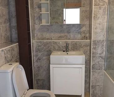 4 Bed Terraced House, Rainbow Avenue, E14 - Photo 3