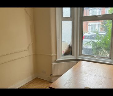 4 Bed Terraced House, Britannia Road, IG1 - Photo 1
