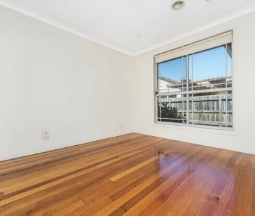 Spacious & Peacefully Positioned Villa in Prime Hadfield Location - Photo 2