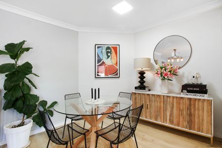 Renovated, split level, lifestyle apartment - Photo 3