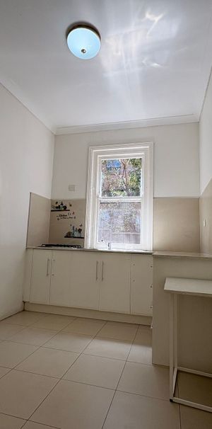 Prime Location in Carlton - Photo 1