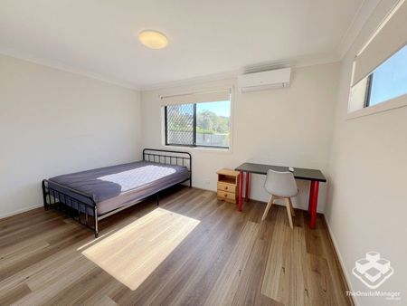 Furnished Studio Apartment - All Bills Included - Resort Style Complex 100M to Westfield - Photo 5
