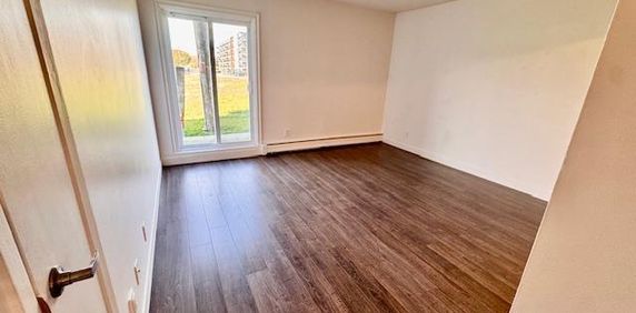 SUPERBE 3 1/2 RÉNOVÉ TOUT BÉTON - À VOIR! - Photo 2
