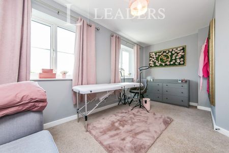 4 bedroom house to rent Osprey Drive, Stowmarket, IP14 - Photo 2