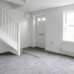 2 bedroom Semi-detached house To Let - Photo 1