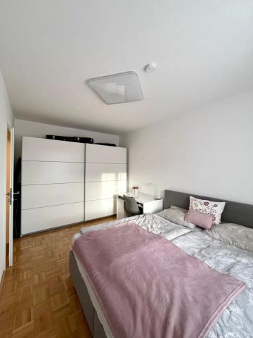 Geräumige neuwertige 2-Zimmer-Wohnung mit großem Balkon in zentraler Lage! - Photo 5