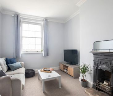 Wellington Square, Cheltenham GL50 4JU - Photo 2