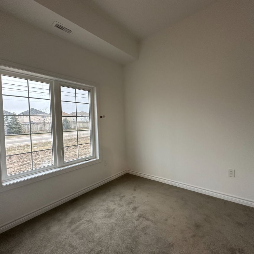 For Lease - 31 Pumpkin Corner Crescent, Barrie, Ontario - Photo 1