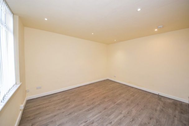 4 bed House - Mid Terrace for Rent - Photo 1