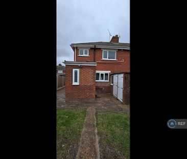 3 bedroom semi-detached house to rent - Photo 4