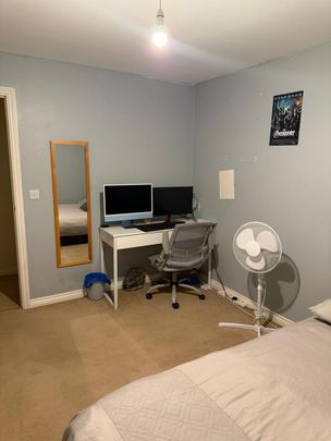 1 bedroom in a house share to rent - Photo 1