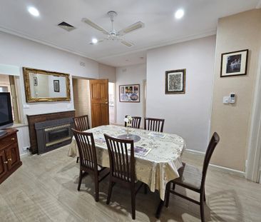 30 Valley Street, Oakleigh South VIC 3167 - House For Rent | Domain - Photo 2