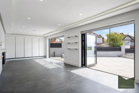 5 bedroom detached house to rent - Photo 2