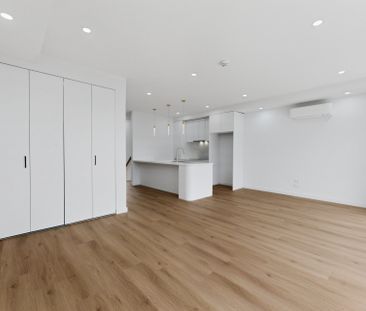 Brand New, Bold & Brilliant – Complete with Private Rooftop Spa - Photo 3