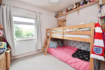 2 bedroom semi-detached house to rent - Photo 4