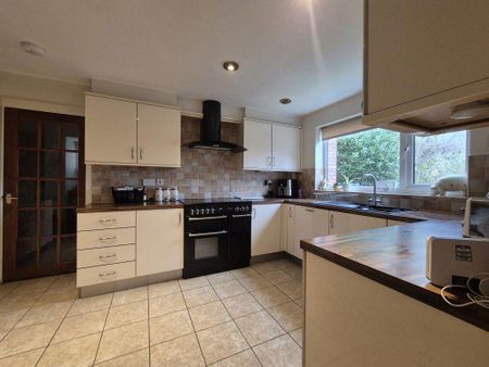 4 bedroom detached house to rent - Photo 4