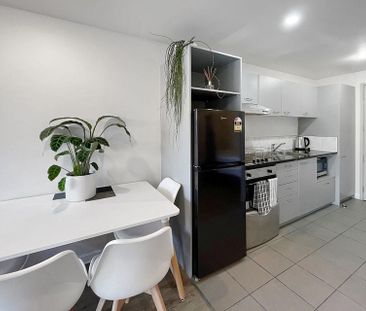 Modern two bed apartment in the heart of the CBD - Photo 5