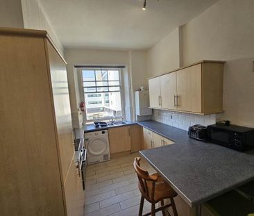 3 bedroom flat to rent - Photo 6