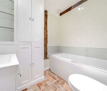 An immaculately presented converted Coach House close to Hawkhurst ... - Photo 1