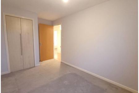 2 bed flat for rent in The Shore - Photo 2