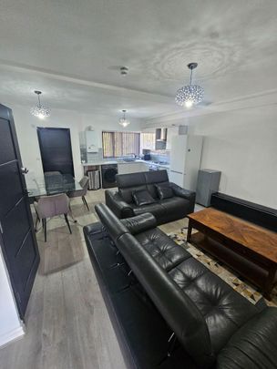 Hathersage Road, Manchester, M13 - Photo 1