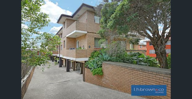 SPACIOUS ONE BEDROOM UNIT!! - Photo 1