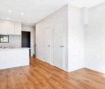 Near new townhouse - Photo 2