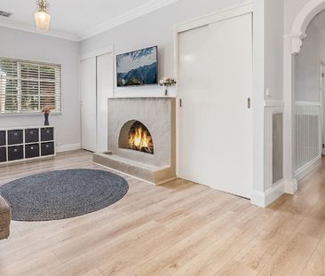 Spacious Farm-Style Living on Approximately 2,272 m - Photo 1