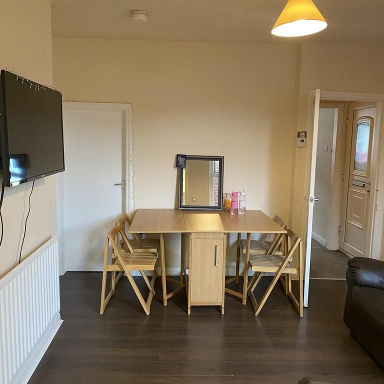 4 bedroom terraced house to rent - Photo 1