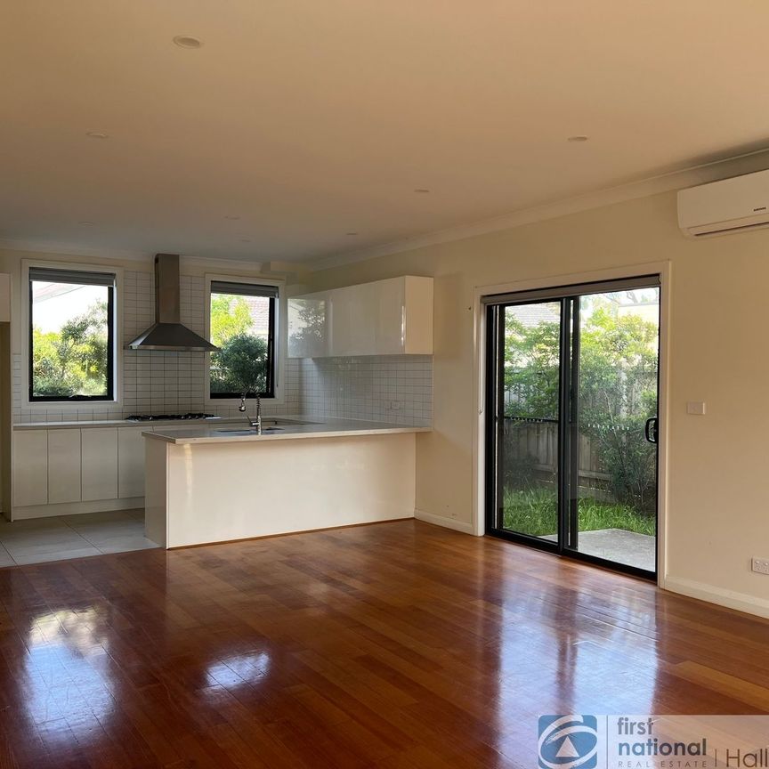 TOWNHOUSE IN GREAT LOCATION - Photo 1