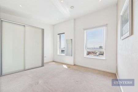 2 bedroom flat to rent - Photo 2