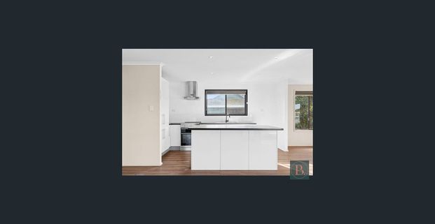 Modern 3 Bedroom Property - Photo 1