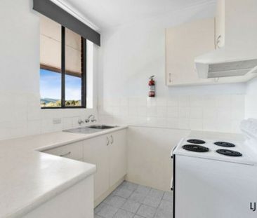 Refreshed studio apartment - Photo 1