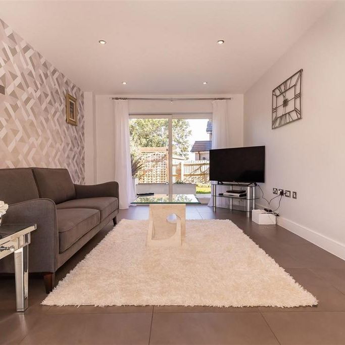 5 bedroom detached house to rent - Photo 1