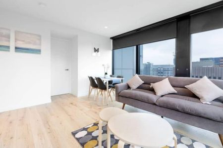 Luxurious 2-Bedroom Apartment in Melbourne CBD with Stunning City Views - Photo 4