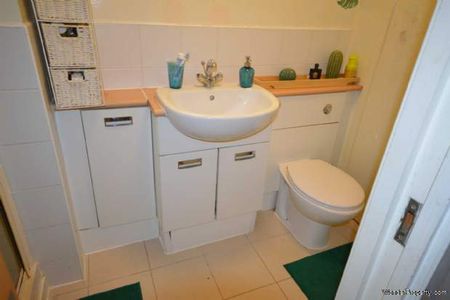 2 bedroom property to rent in London - Photo 2